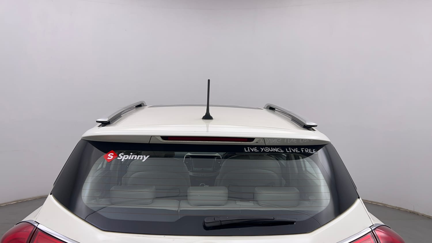 Used 2019 Mahindra XUV 300 1.5 W8 (O) Diesel Manual exterior BACK WINDSHIELD VIEW