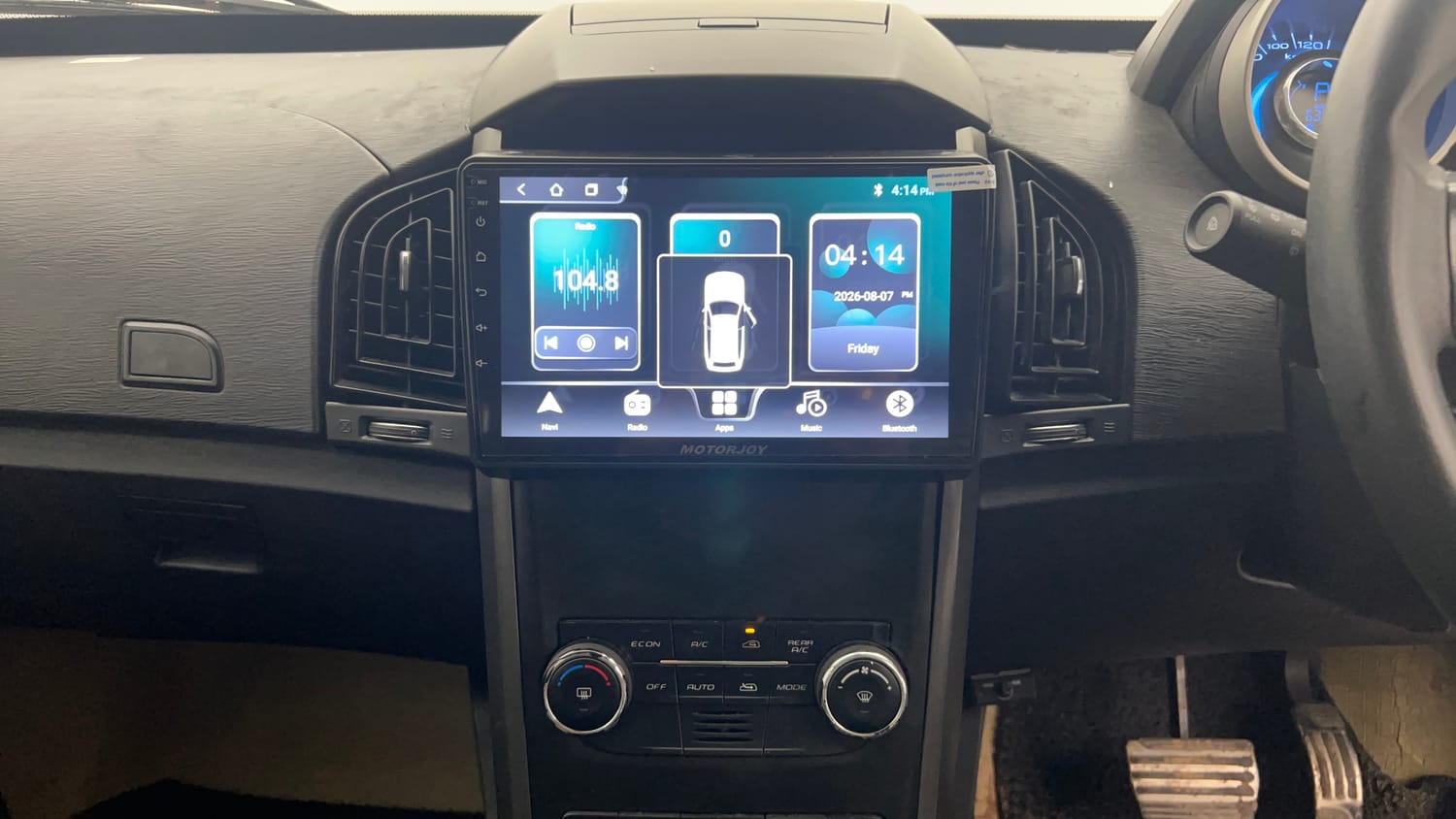 Used 2017 Mahindra XUV500 W10 AT Black Interiors Diesel Automatic top_features Integrated (in-dash) music system