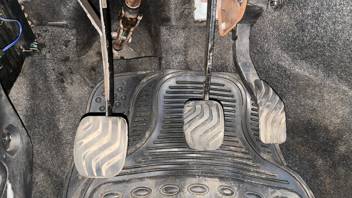 Used 2016 Datsun Redi-GO S Petrol Manual interior PEDALS VIEW