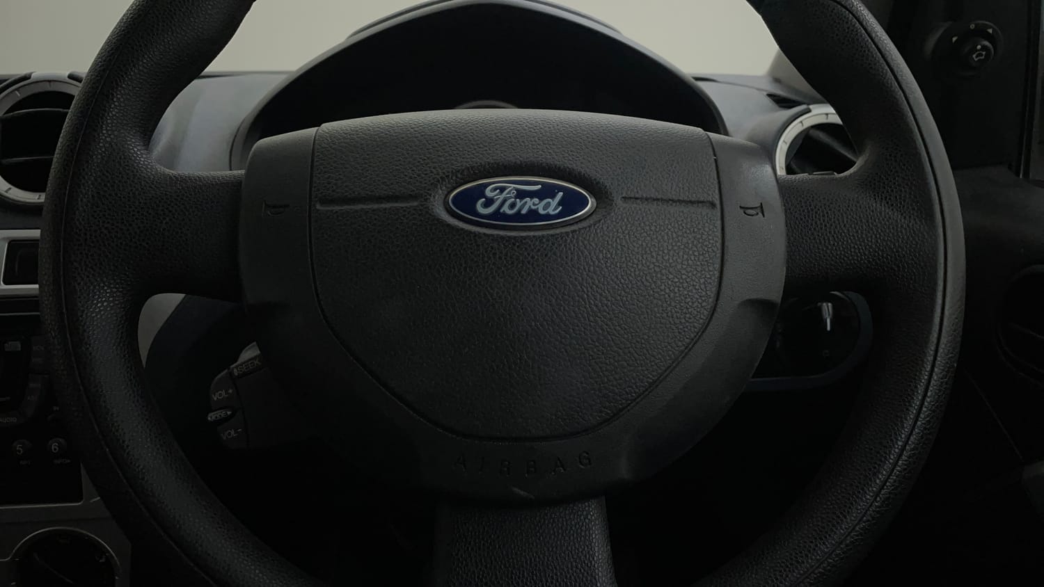 Used 2013 Ford Figo Duratec Petrol Titanium 1.2 Petrol Manual top_features Airbags