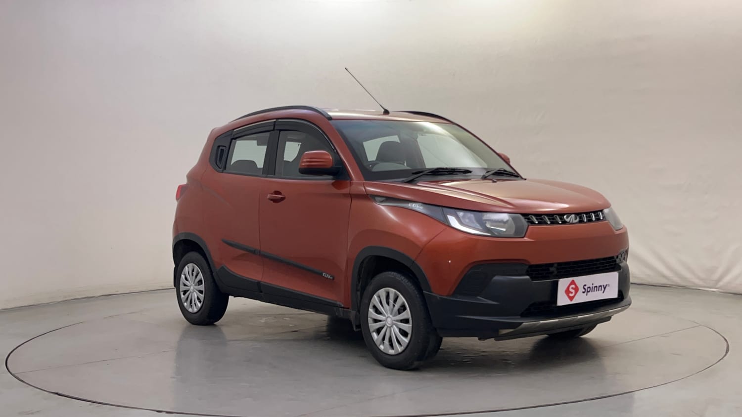 Used 2016 Mahindra KUV100 K6+ 6 STR Petrol Manual exterior RIGHT FRONT CORNER VIEW