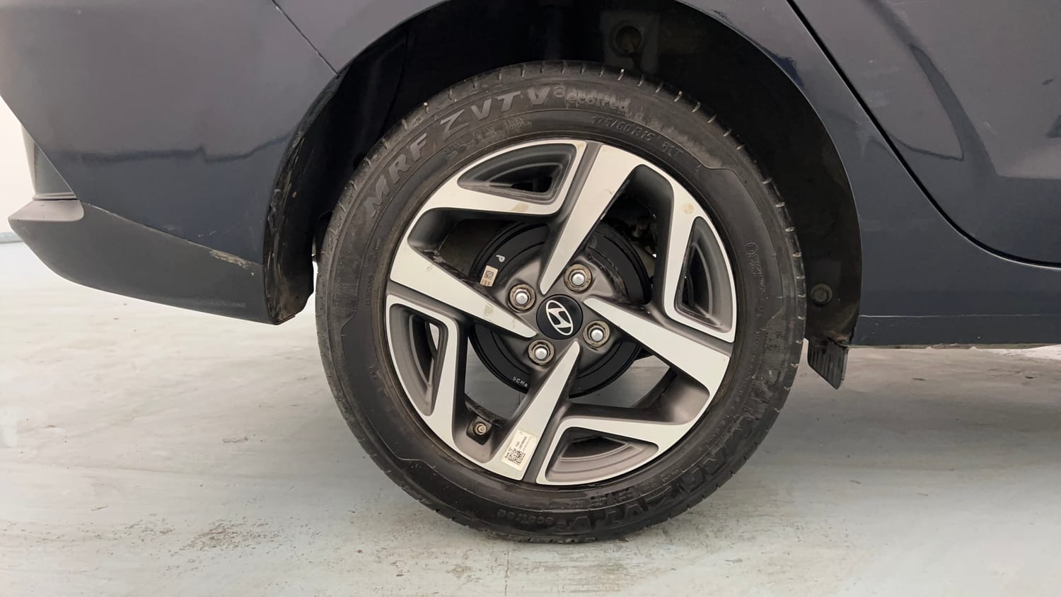 Used 2023 Hyundai Aura SX 1.2 (O) Petrol Petrol Manual tyres RIGHT REAR TYRE RIM VIEW