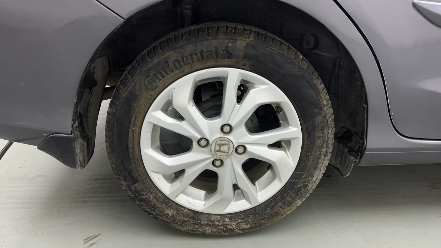 Used 2019 Honda Amaze 1.2 V MT Petrol Petrol Manual tyres RIGHT REAR TYRE RIM VIEW