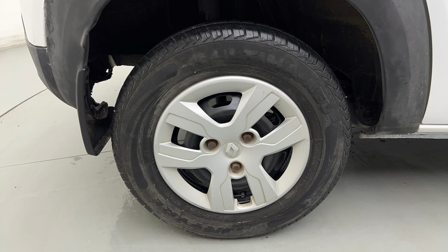 Used 2016 Renault Kwid RXT Petrol Manual tyres RIGHT REAR TYRE RIM VIEW