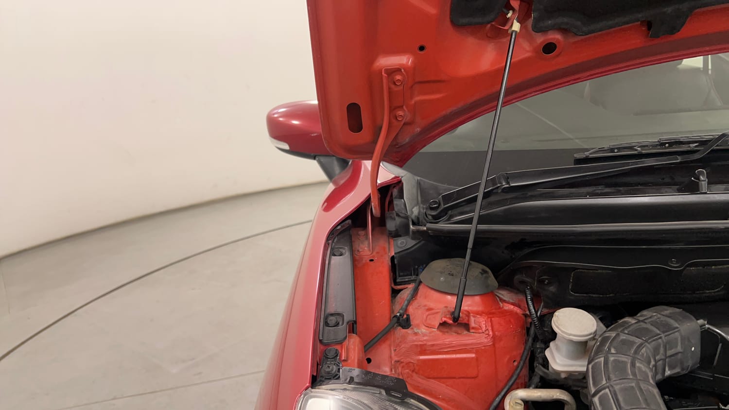 Used 2019 Maruti Suzuki Baleno Delta Petrol Manual engine ENGINE RIGHT SIDE HINGE & APRON VIEW