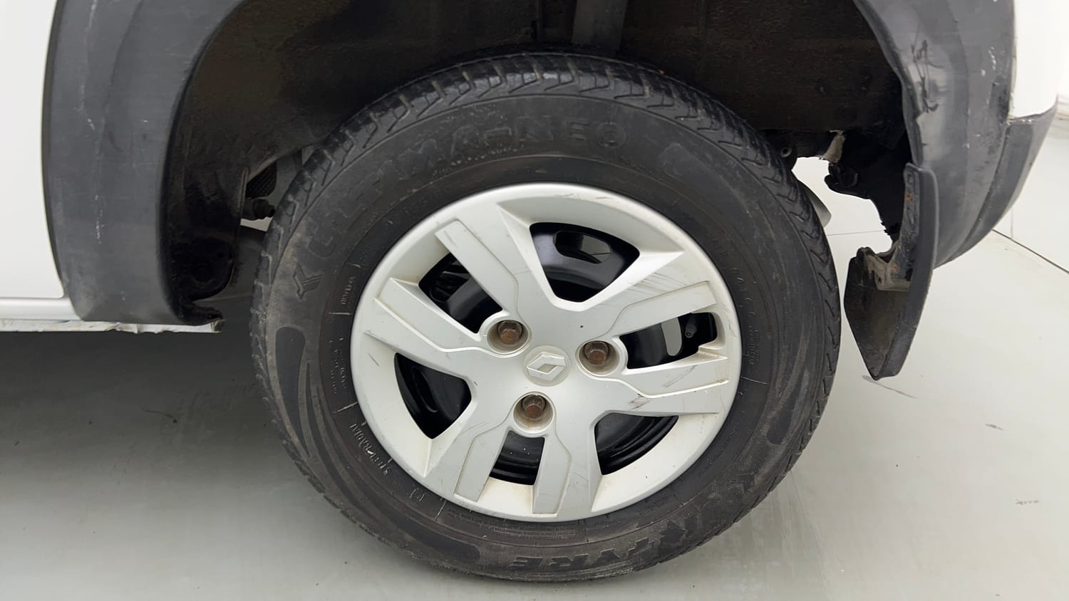 Used 2016 Renault Kwid RXT Petrol Manual tyres LEFT REAR TYRE RIM VIEW