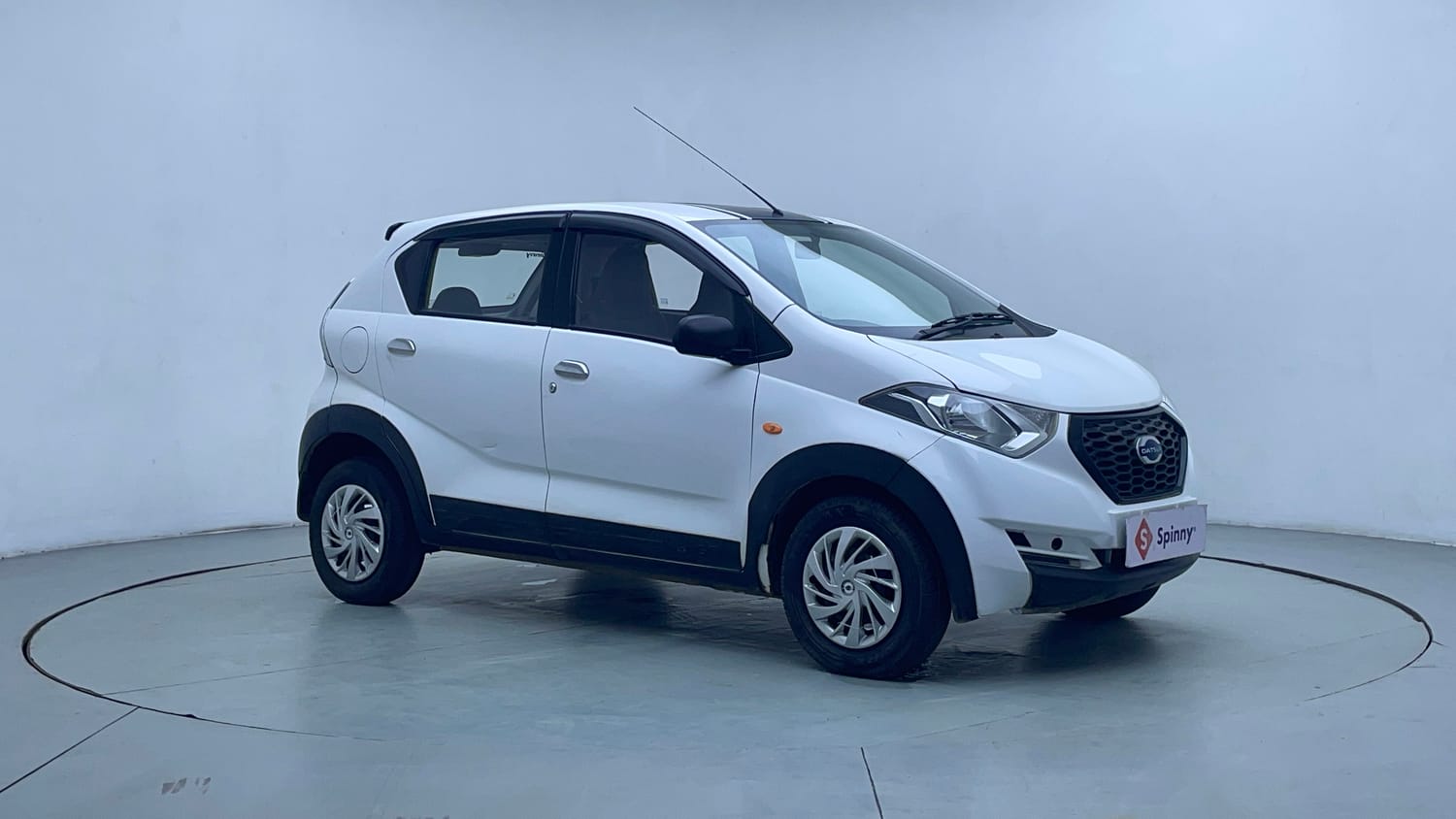 Used 2016 Datsun Redi-GO S Petrol Manual exterior RIGHT FRONT CORNER VIEW
