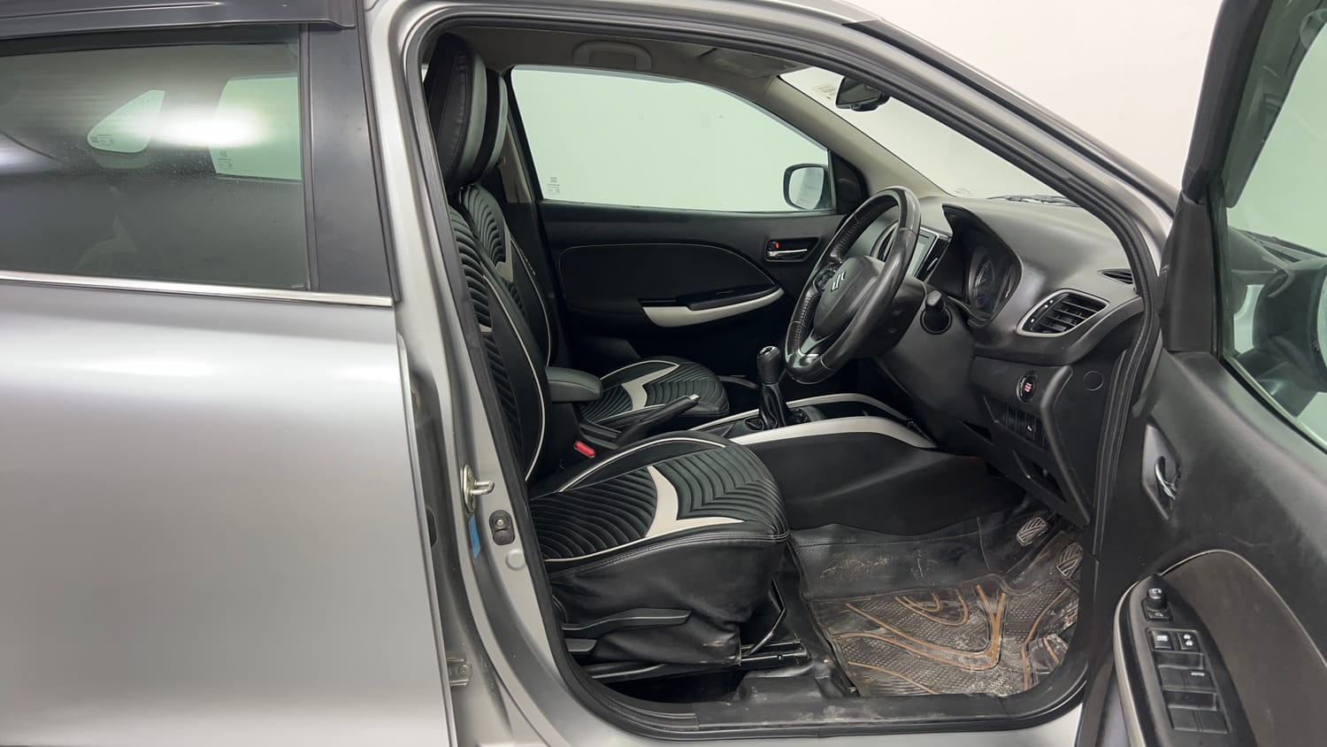 Used 2018 Maruti Suzuki Baleno Alpha 1.2 Petrol Manual interior RIGHT SIDE FRONT DOOR CABIN VIEW