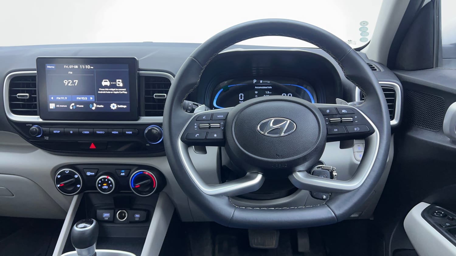 Used 2024 Hyundai Venue S (O) 1.0 Turbo DCT Petrol Automatic interior STEERING VIEW