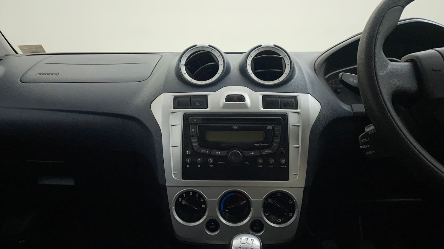 Used 2013 Ford Figo Duratec Petrol Titanium 1.2 Petrol Manual top_features Integrated (in-dash) music system