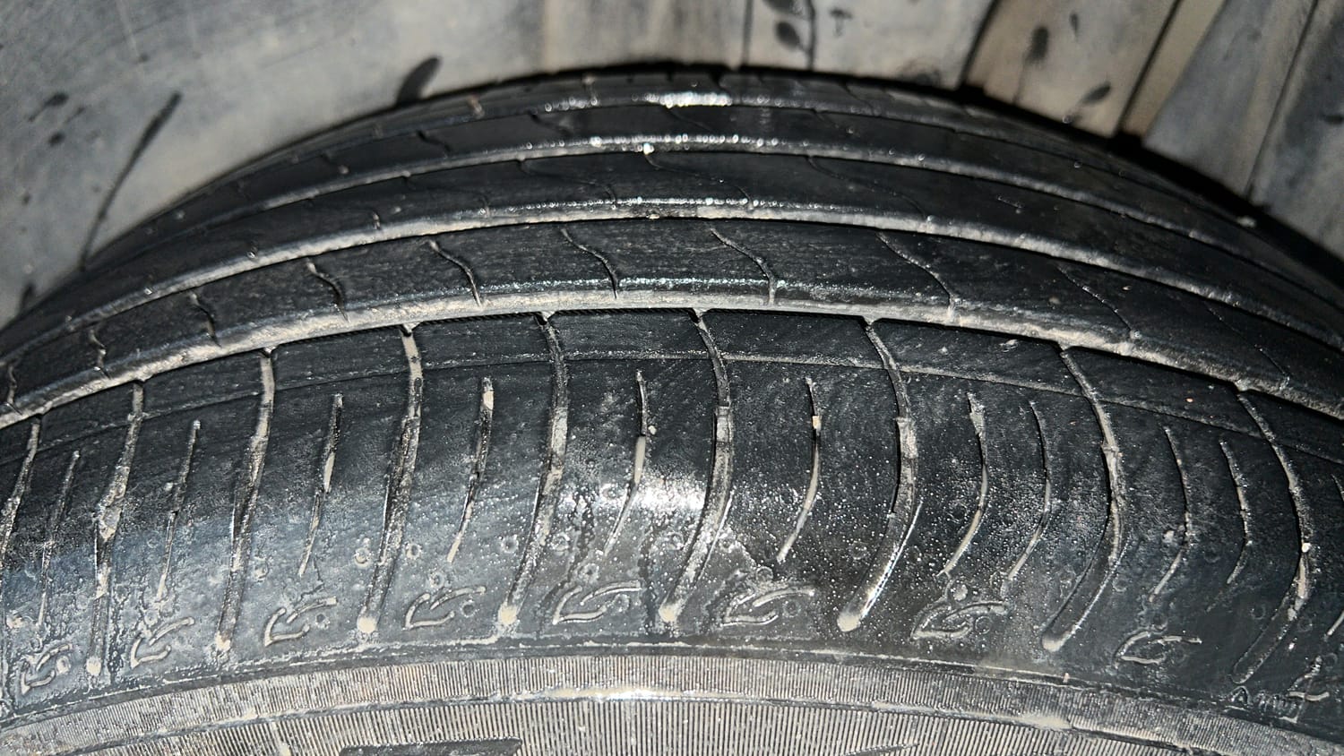 Used 2024 Maruti Suzuki Brezza ZXi Plus AT Petrol Automatic tyres LEFT REAR TYRE TREAD VIEW