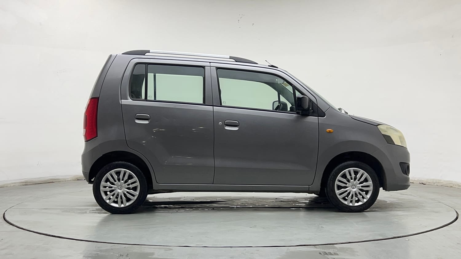 Used 2013 Maruti Suzuki Wagon R VXI Petrol Manual exterior RIGHT SIDE VIEW