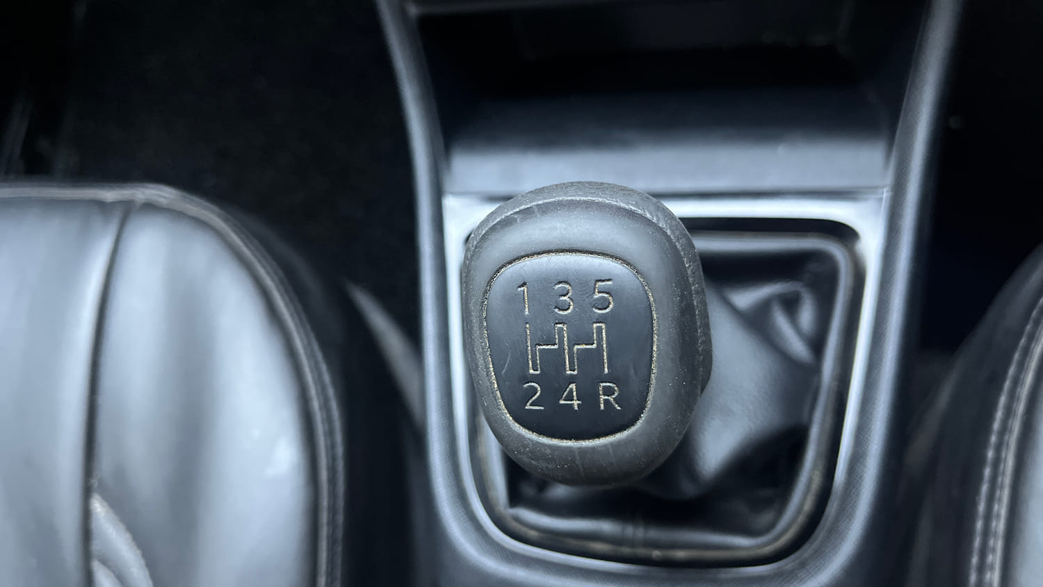 Used 2024 Tata Punch Pure MT Petrol Manual interior GEAR  KNOB VIEW