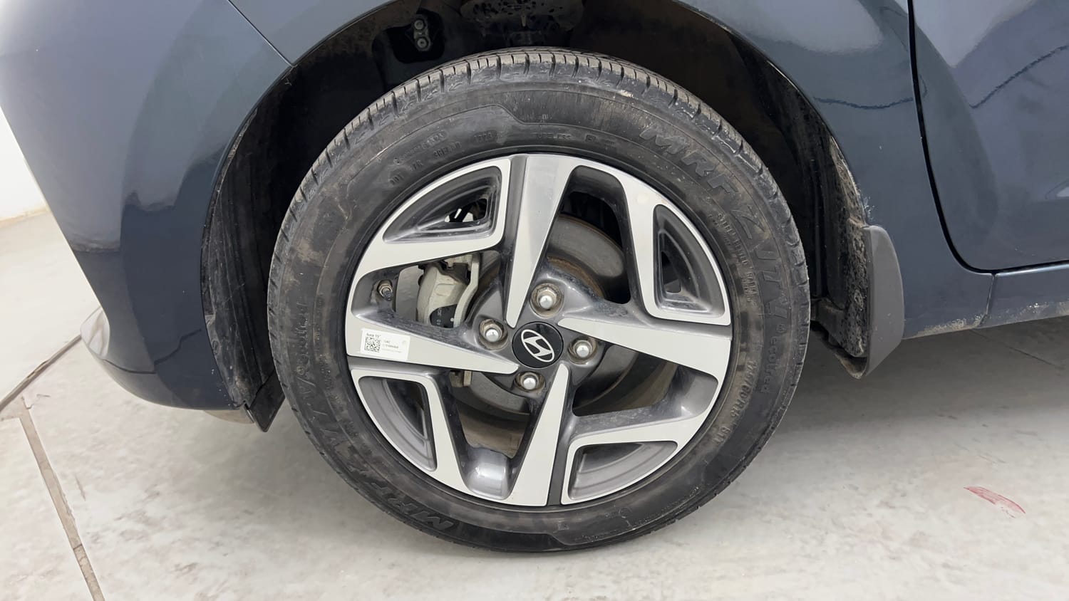 Used 2023 Hyundai Aura SX 1.2 CNG Cng Manual tyres LEFT FRONT TYRE RIM VIEW