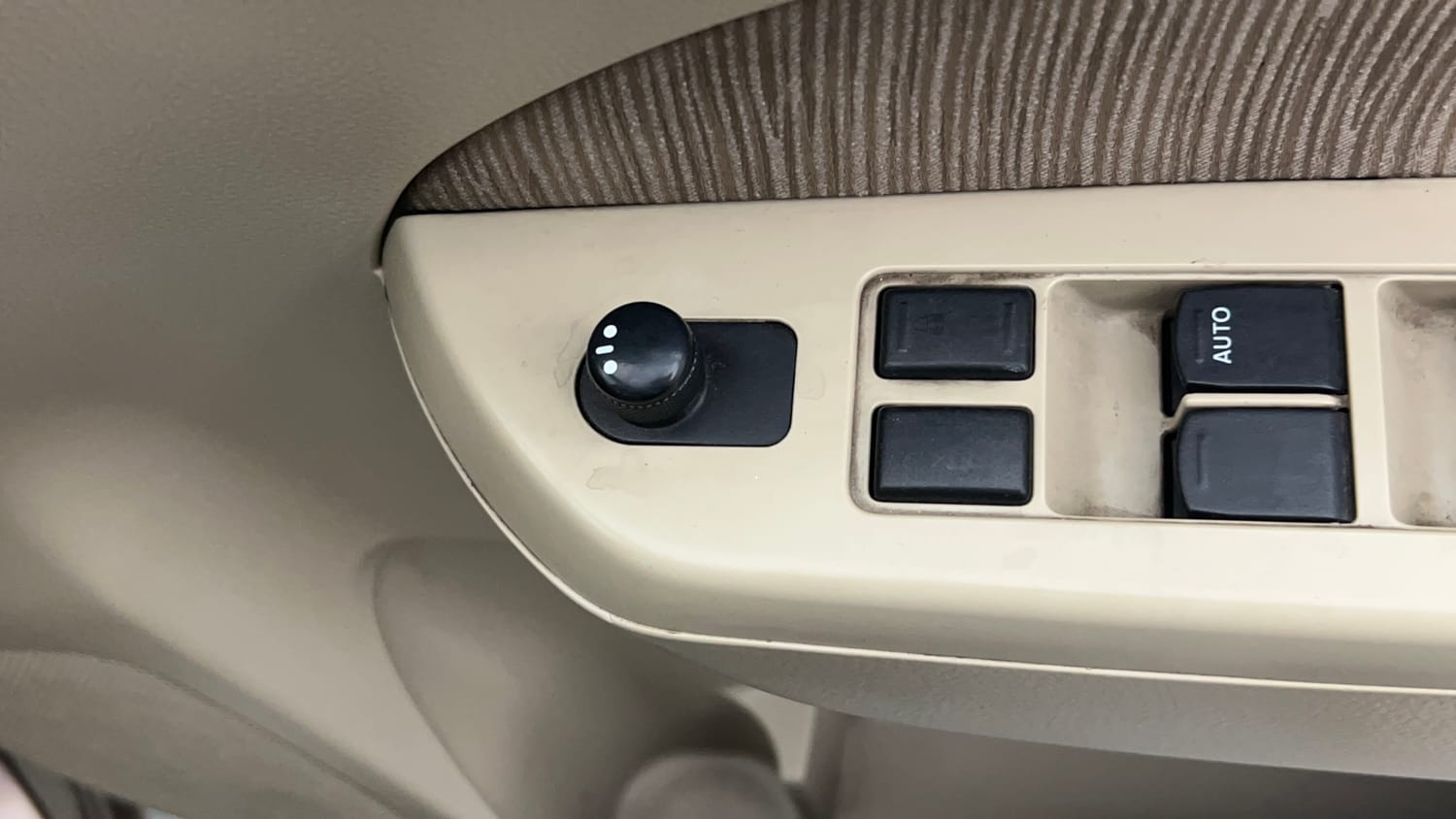 Used 2013 Maruti Suzuki Ertiga Vxi Petrol Manual top_features Adjustable ORVM
