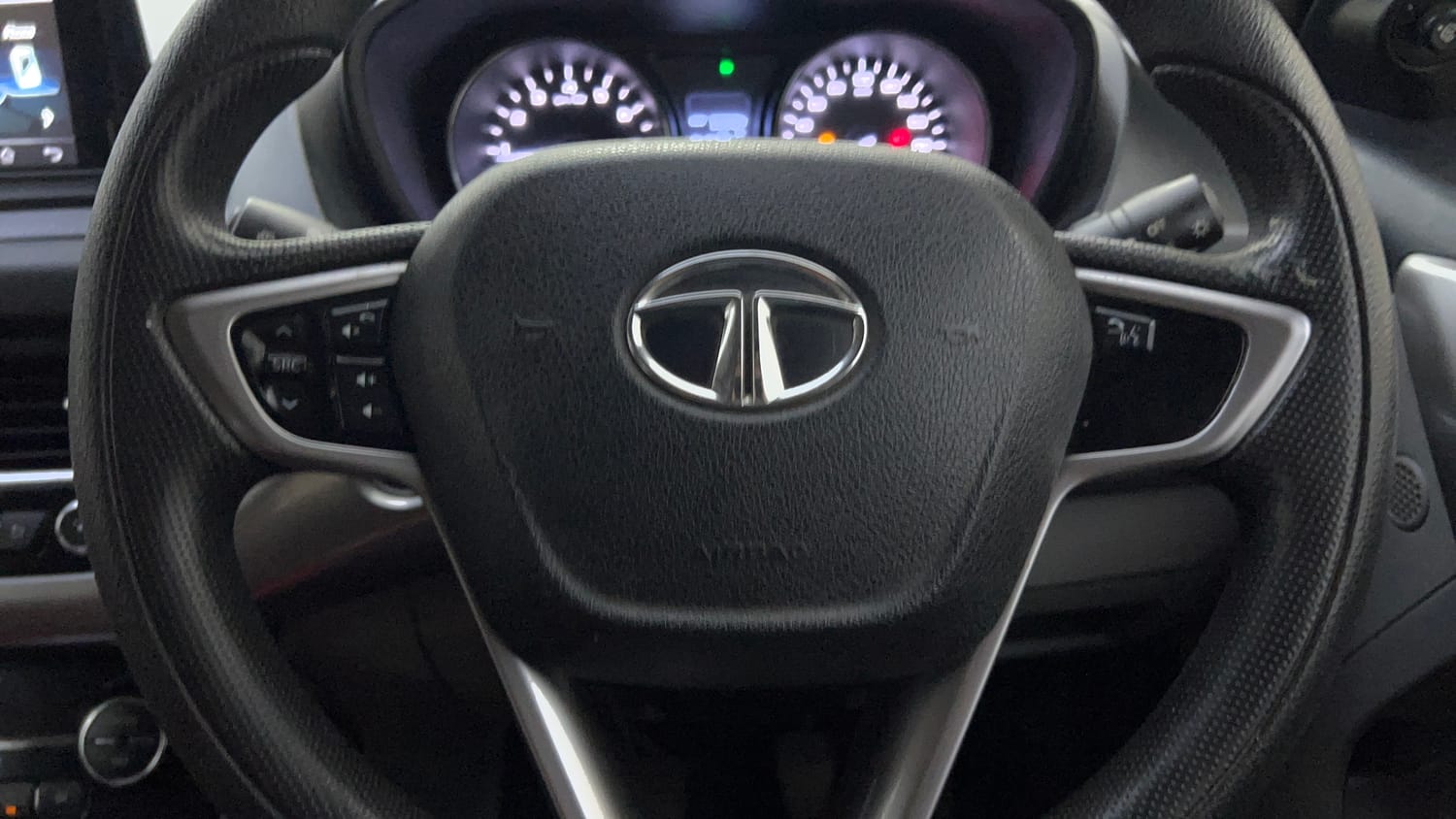 Used 2017 Tata Nexon XZ Plus Diesel Dual Tone Diesel Manual top_features Airbags