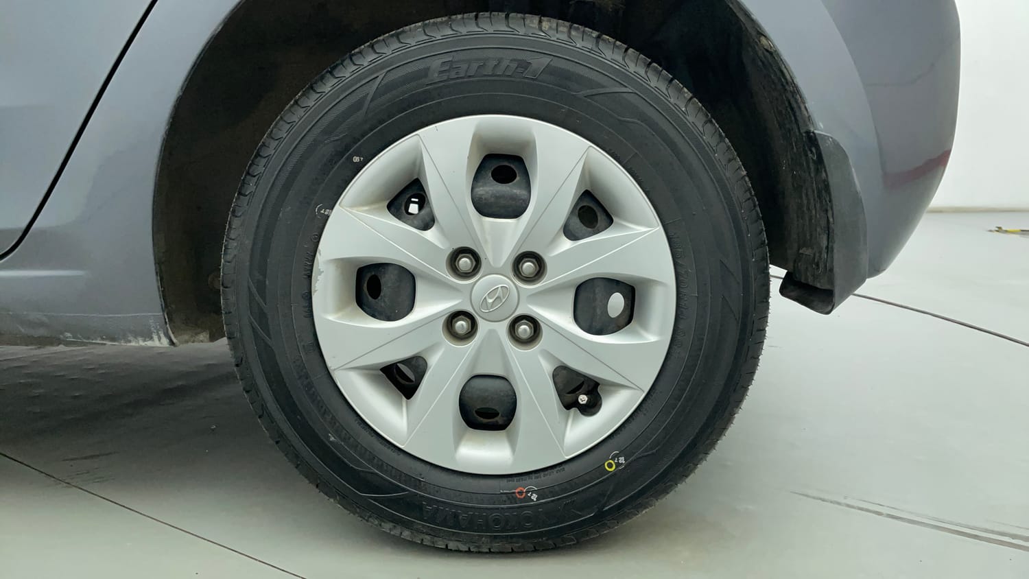 Used 2018 Hyundai Elite i20 Sportz 1.2 Petrol Manual tyres LEFT REAR TYRE RIM VIEW