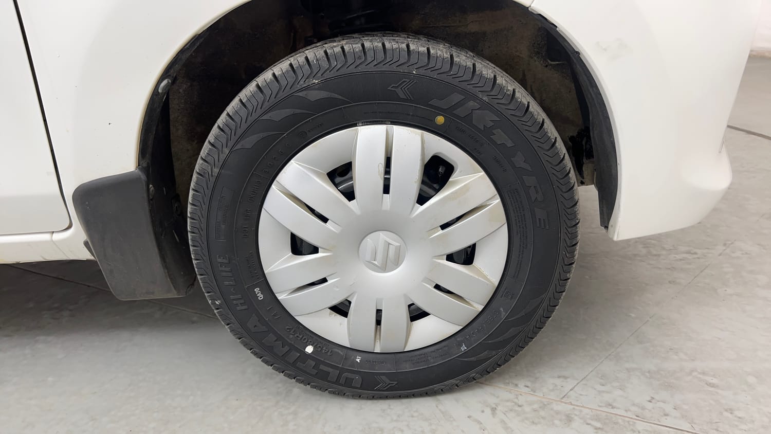 Used 2018 Maruti Suzuki Alto 800 LXi Petrol Manual tyres RIGHT FRONT TYRE RIM VIEW