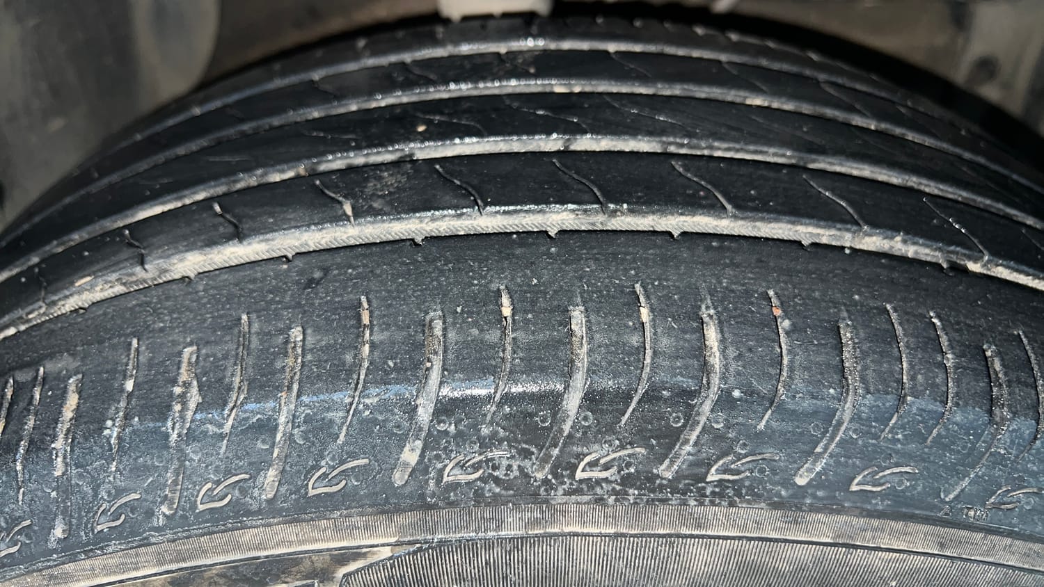 Used 2024 Maruti Suzuki Brezza ZXi Plus AT Petrol Automatic tyres RIGHT FRONT TYRE TREAD VIEW