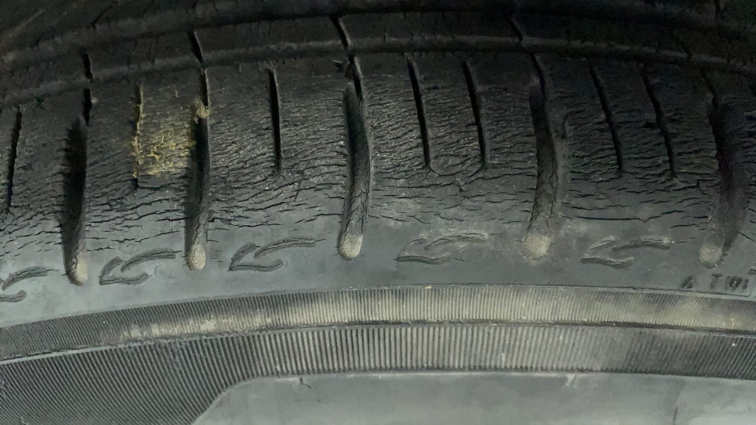 Used 2023 Hyundai Grand i10 Nios Sportz 1.2 Kappa VTVT CNG Cng Manual tyres LEFT REAR TYRE TREAD VIEW