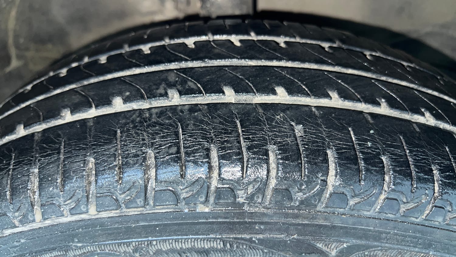 Used 2013 Maruti Suzuki Wagon R VXI Petrol Manual tyres RIGHT FRONT TYRE TREAD VIEW