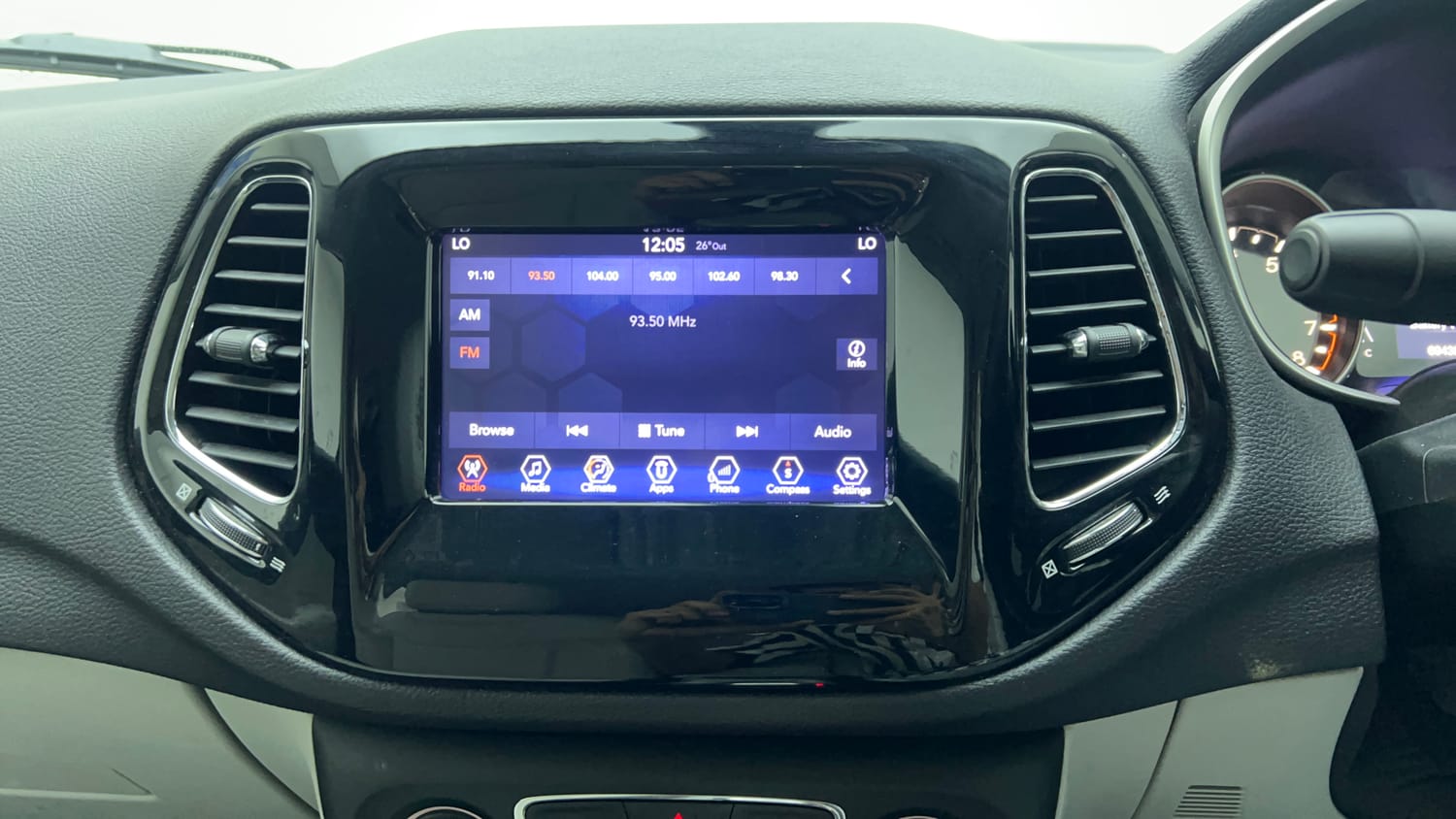 Used 2017 Jeep Compass Limited 1.4 Petrol AT Petrol Automatic top_features Touch screen infotainment system