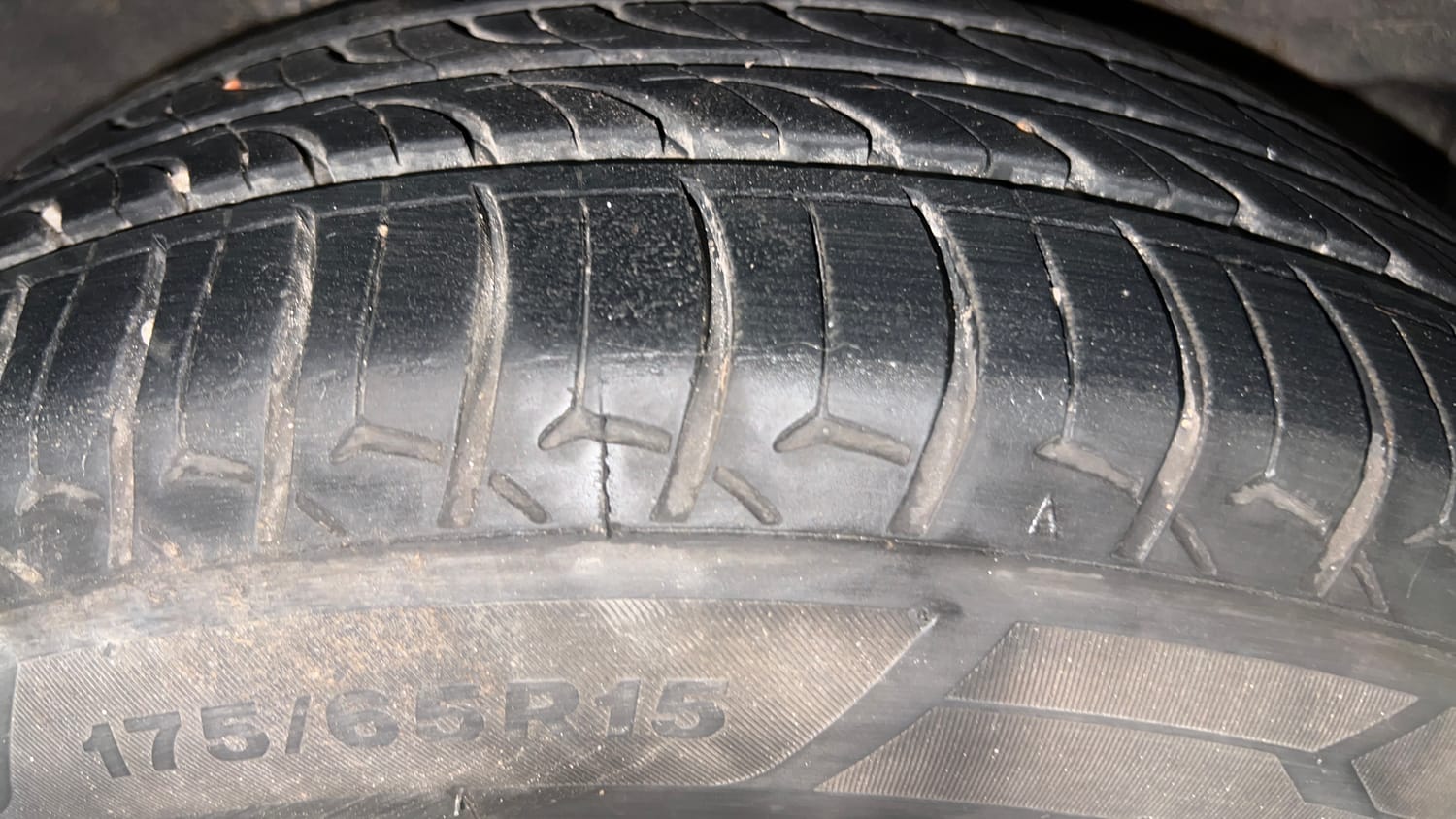 Used 2015 Honda City S Diesel Diesel Manual tyres RIGHT REAR TYRE TREAD VIEW