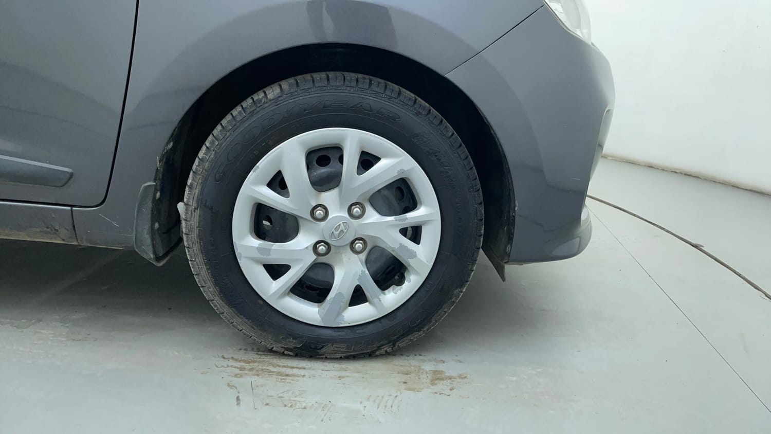 Used 2020 Hyundai Grand i10 Sportz 1.2 Kappa VTVT Petrol Manual tyres RIGHT FRONT TYRE RIM VIEW