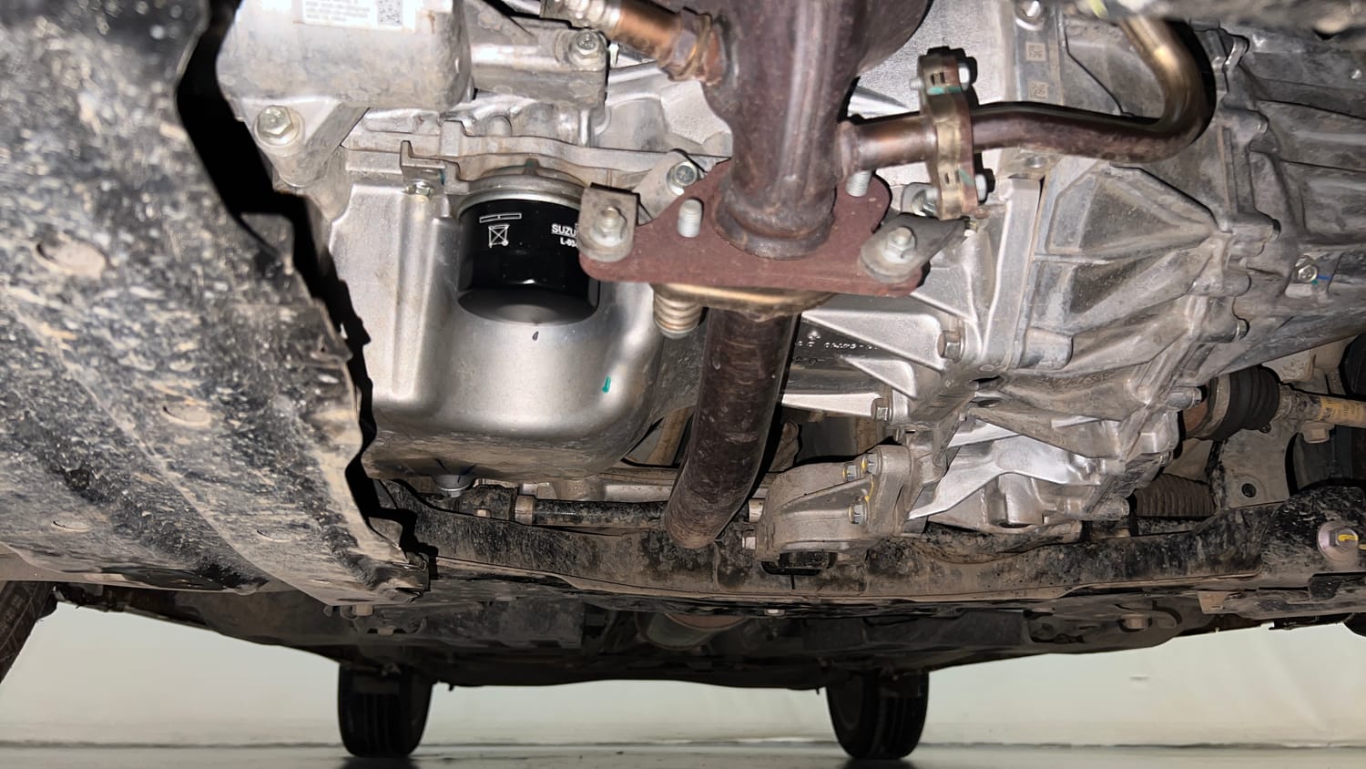Used 2025 Toyota Glanza V AMT Petrol Automatic extra FRONT LEFT UNDERBODY VIEW