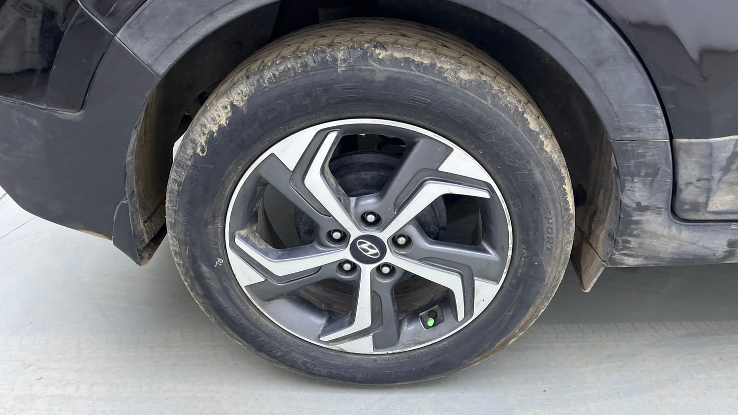 Used 2019 Hyundai Creta SX 1.6 AT CRDi Diesel Automatic tyres RIGHT REAR TYRE RIM VIEW