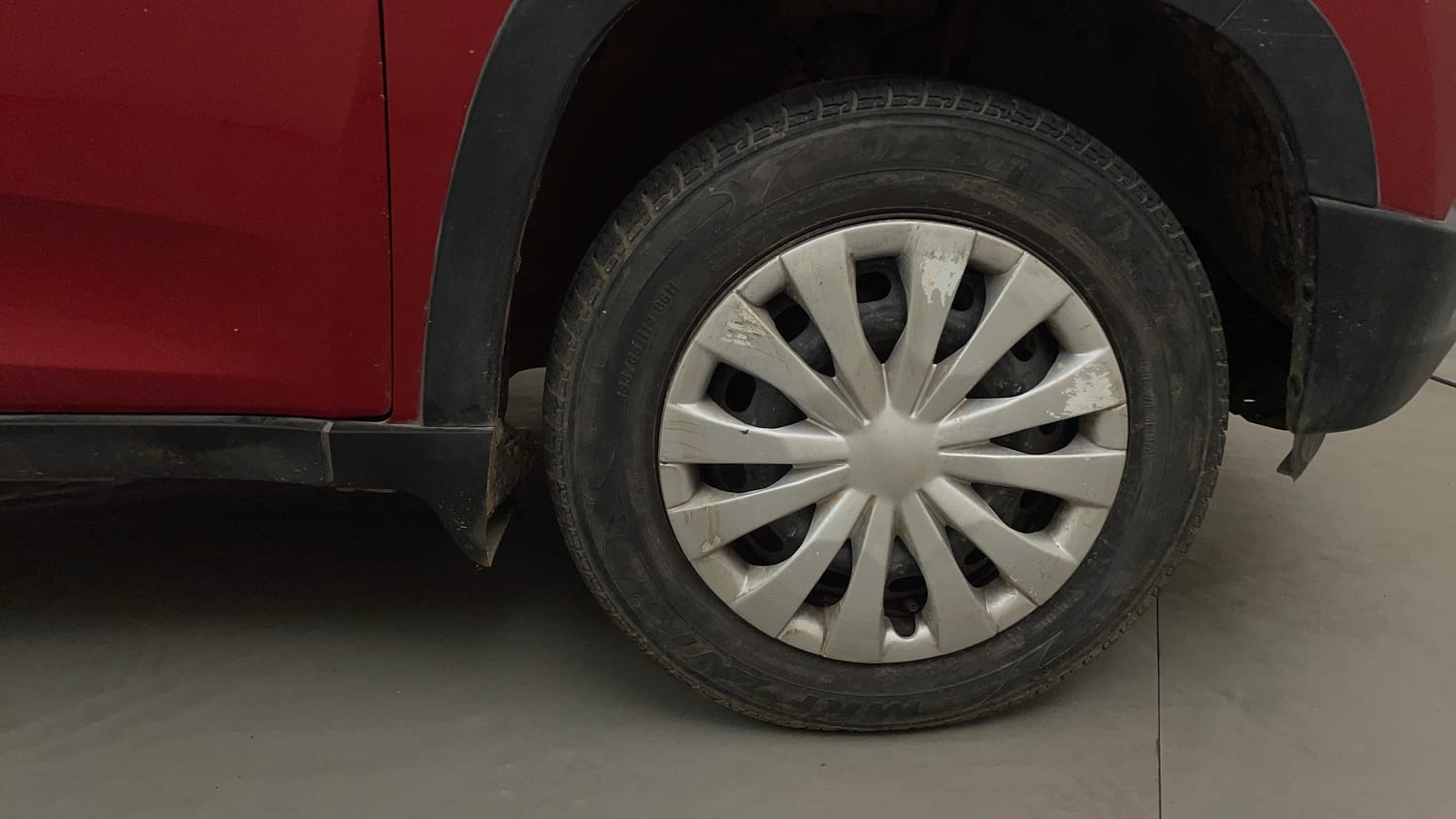 Used 2016 Mahindra KUV100 K4 6 STR Petrol Manual tyres RIGHT FRONT TYRE RIM VIEW