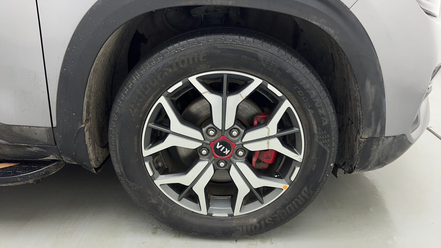 Used 2020 kia Seltos GTX Plus DCT 1.4 Petrol Automatic tyres RIGHT FRONT TYRE RIM VIEW