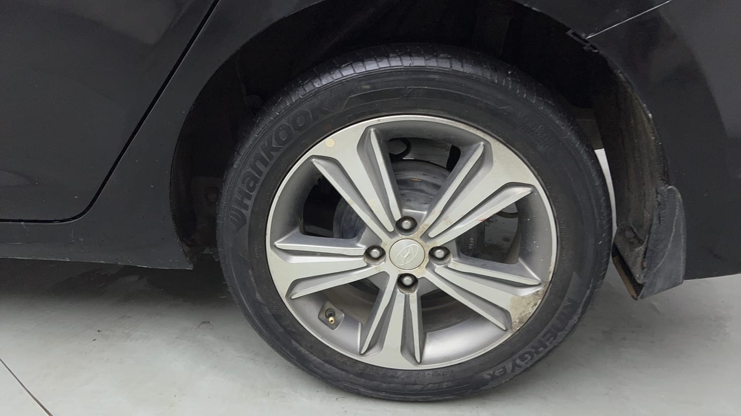 Used 2019 Hyundai Verna SX (O)1.6 VTVT Petrol Manual tyres LEFT REAR TYRE RIM VIEW