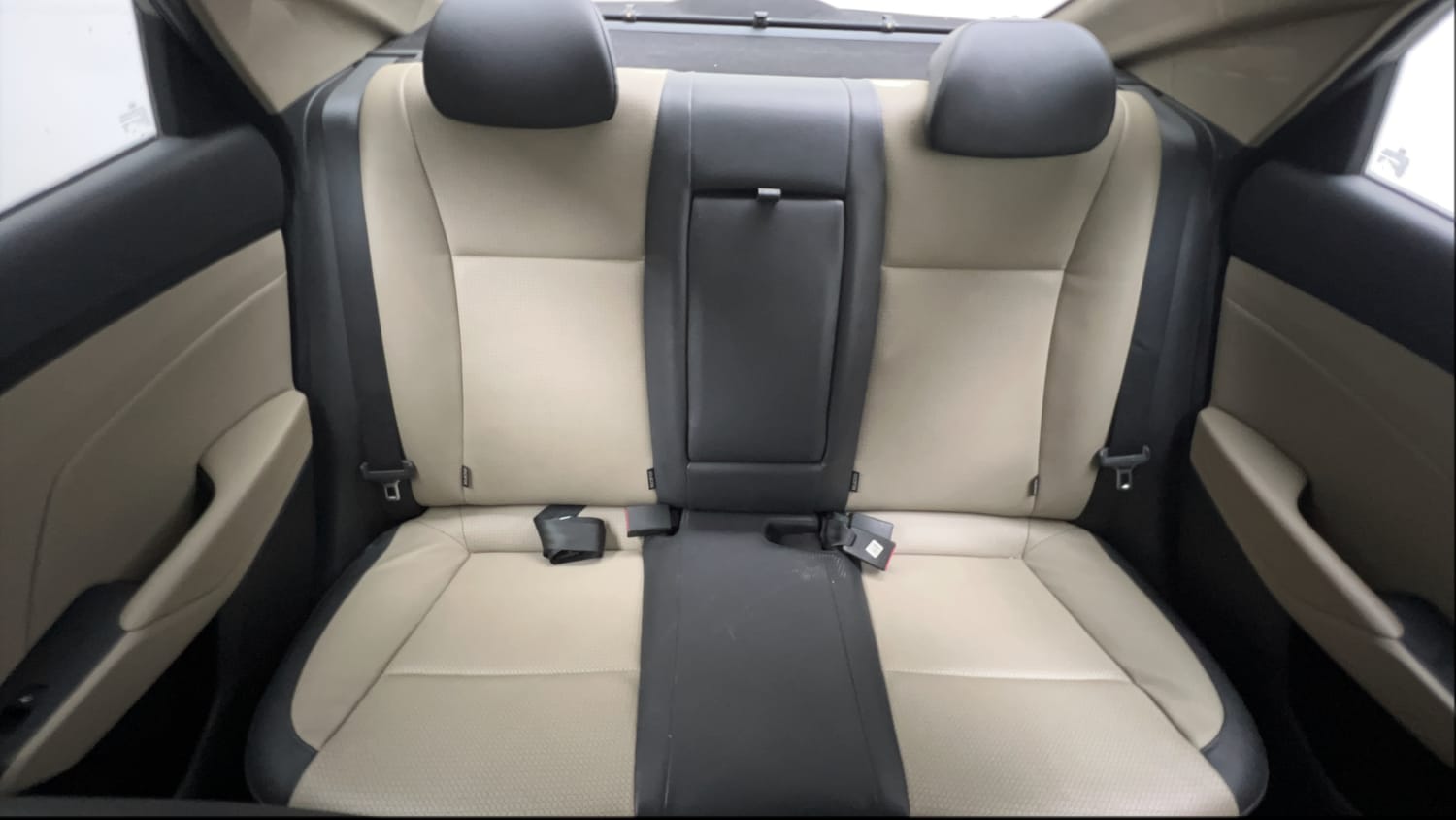 Used 2019 Hyundai Verna SX (O)1.6 VTVT Petrol Manual interior REAR SEAT CONDITION VIEW