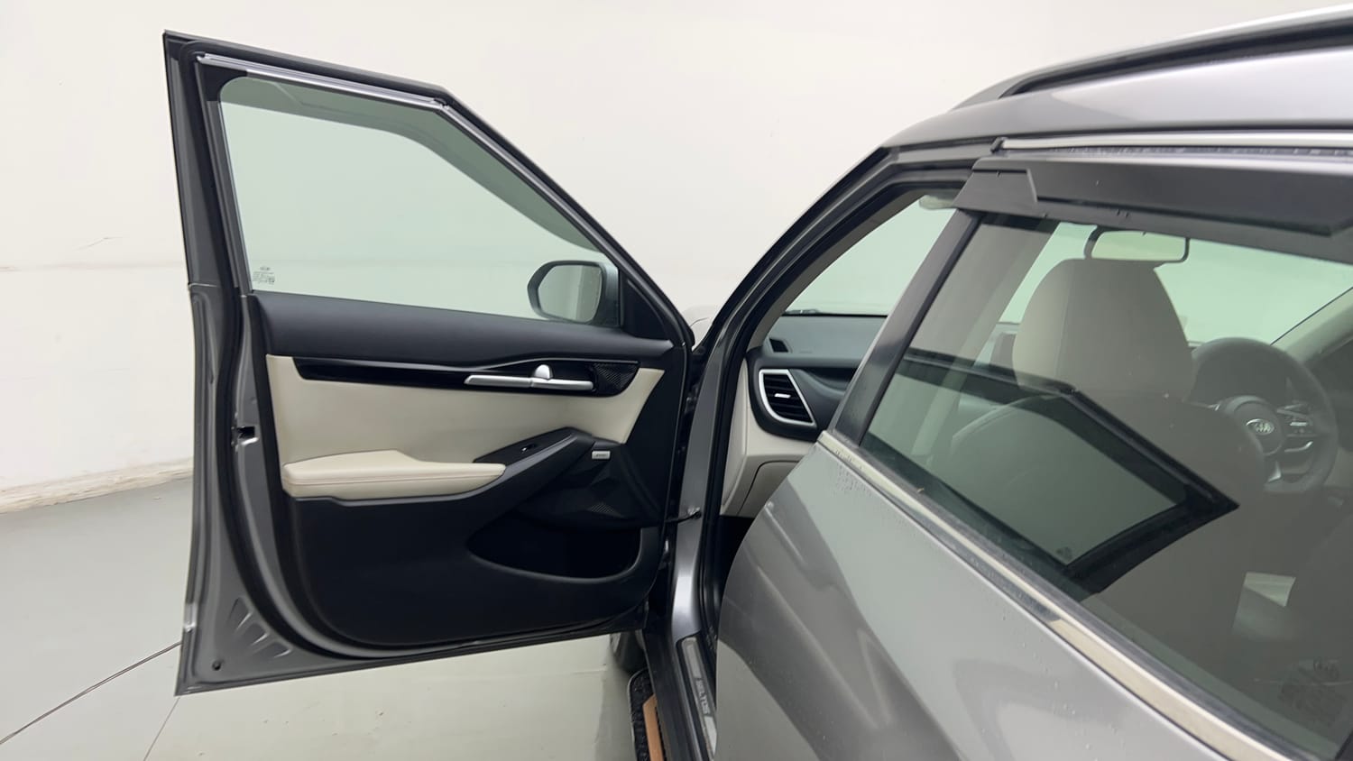 Used 2020 kia Seltos GTX Plus DCT 1.4 Petrol Automatic interior LEFT FRONT DOOR OPEN VIEW