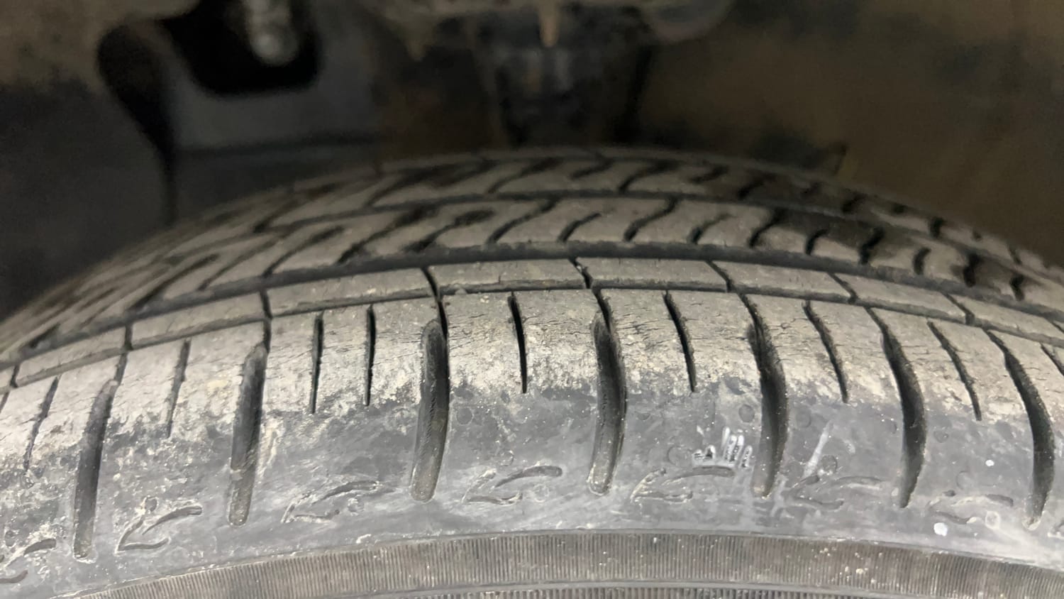 Used 2023 Hyundai Aura SX 1.2 CNG Cng Manual tyres LEFT FRONT TYRE TREAD VIEW