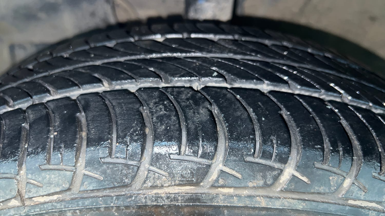 Used 2022 Maruti Suzuki Wagon R ZXi 1.2 AMT Petrol Automatic tyres LEFT FRONT TYRE TREAD VIEW