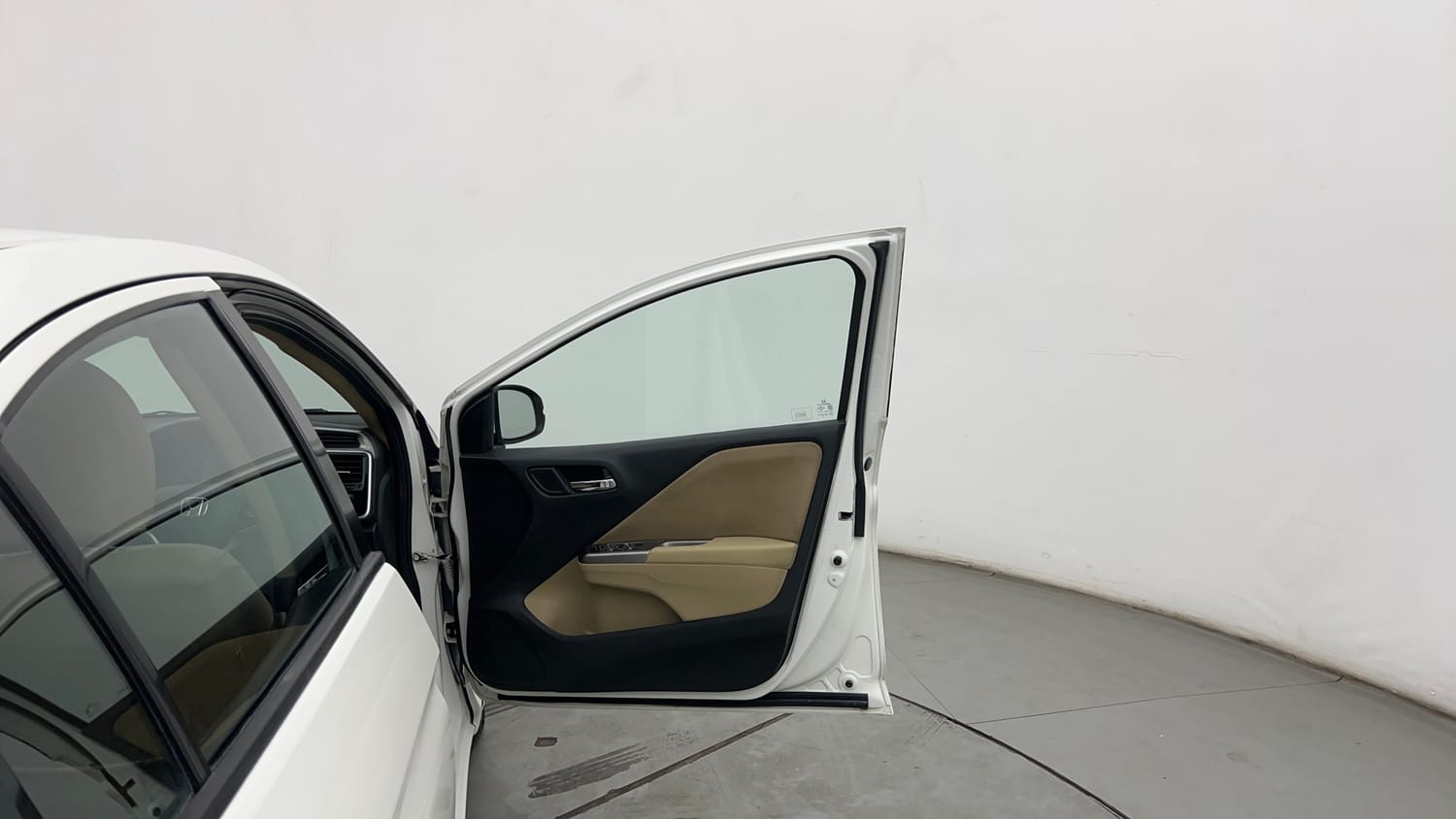 Used 2014 Honda City V Petrol Manual interior RIGHT FRONT DOOR OPEN VIEW
