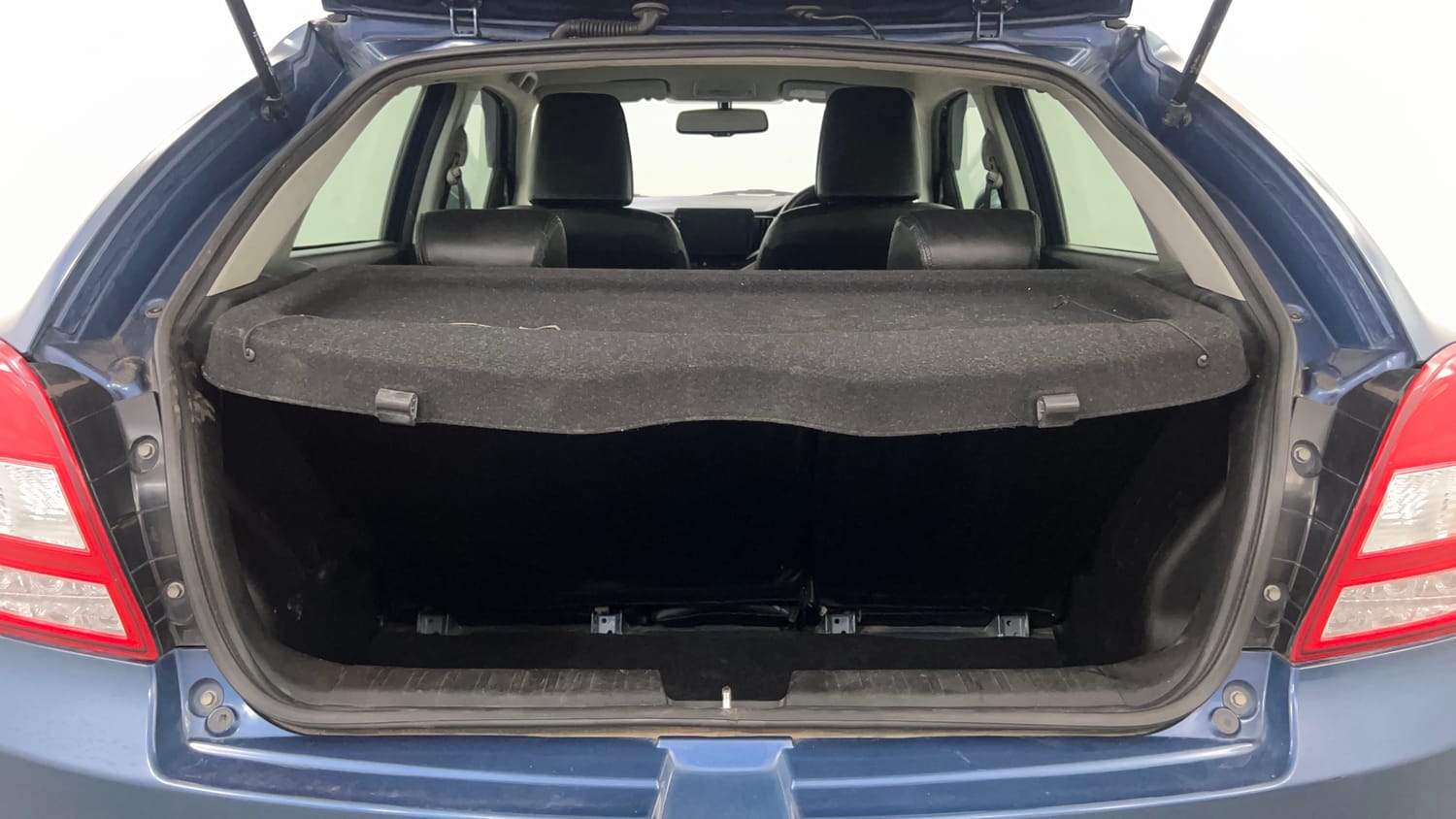 Used 2017 Maruti Suzuki Baleno Alpha 1.2 Petrol Manual interior DICKY INSIDE VIEW
