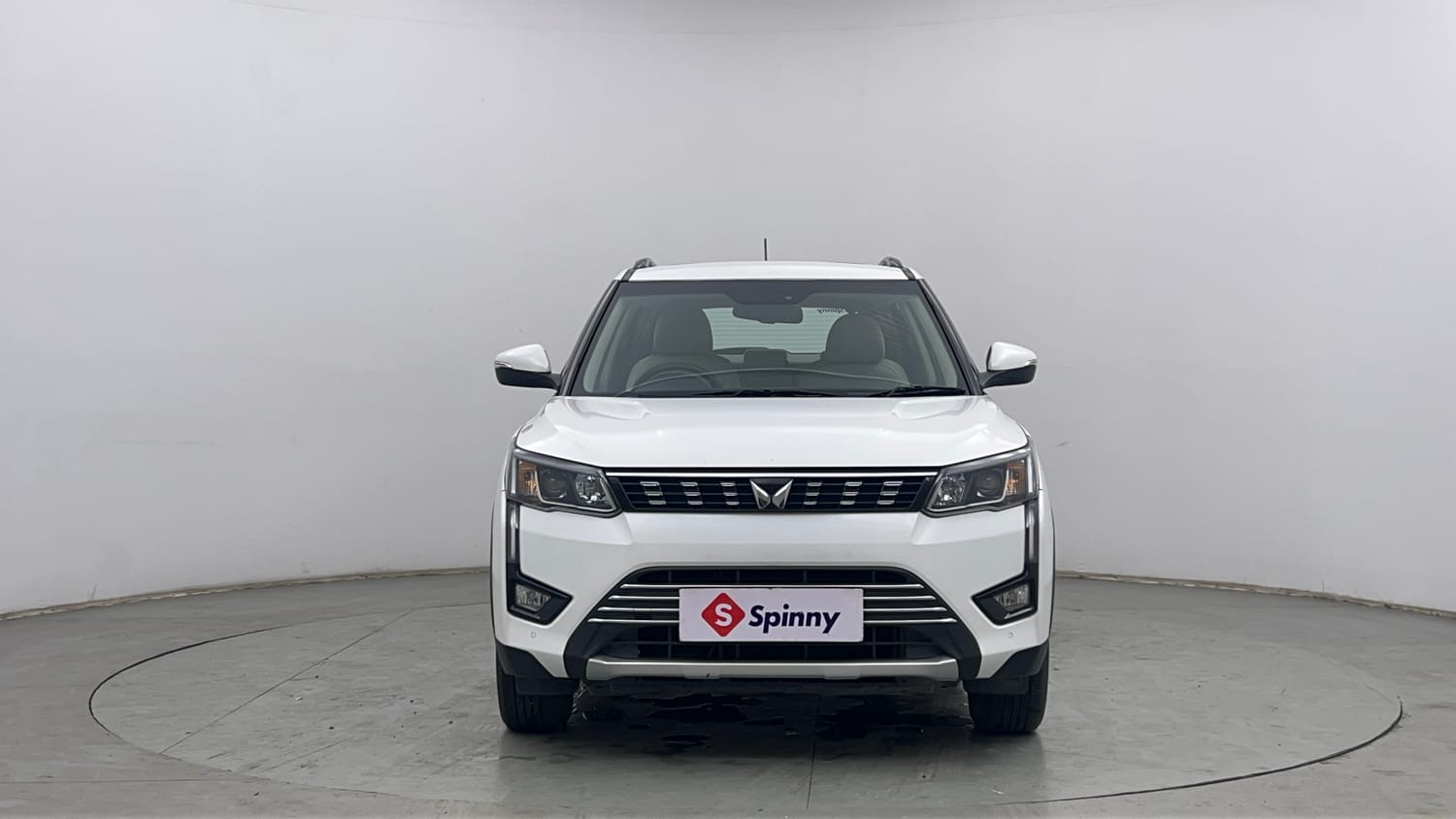 Used 2024 Mahindra XUV 300 W8 (O) 1.5 Diesel Diesel Manual exterior FRONT VIEW