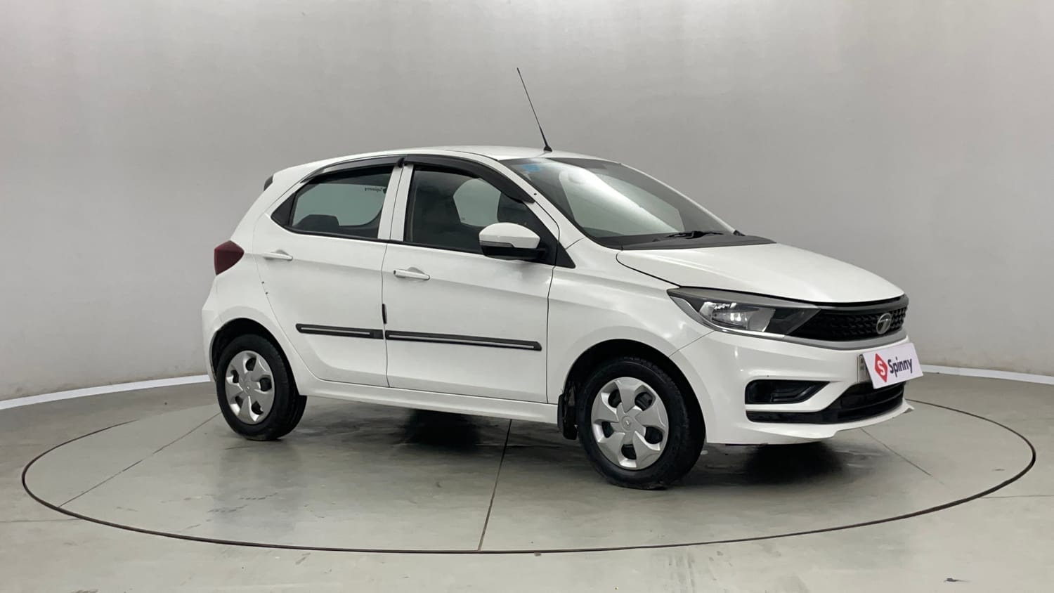 Used 2022 Tata Tiago XT Petrol Manual exterior RIGHT FRONT CORNER VIEW