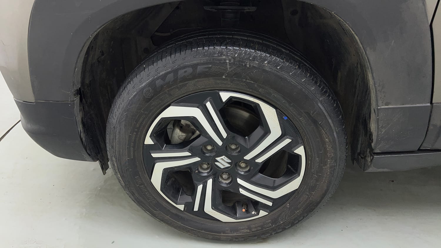 Used 2024 Maruti Suzuki Brezza ZXi Plus AT Petrol Automatic tyres LEFT FRONT TYRE RIM VIEW