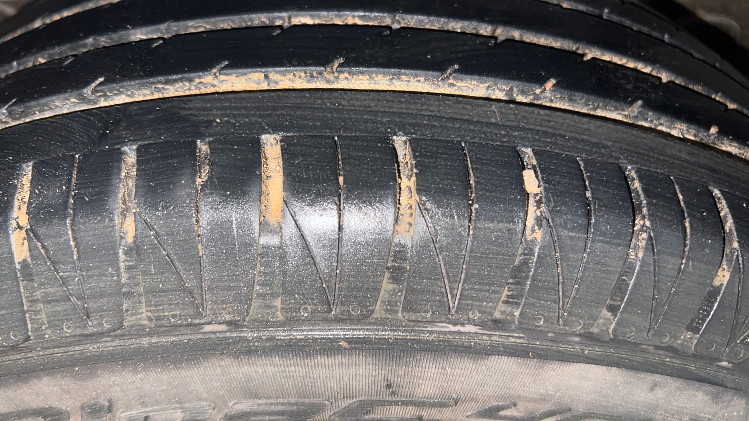 Used 2022 Kia Sonet HTX 1.5 Diesel Manual tyres LEFT REAR TYRE TREAD VIEW