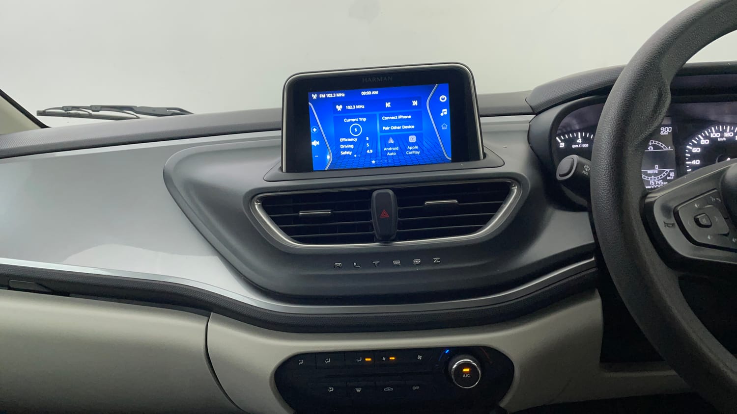 Used 2024 Tata Altroz XM Plus Petrol Petrol Manual interior MUSIC SYSTEM & AC CONTROL VIEW