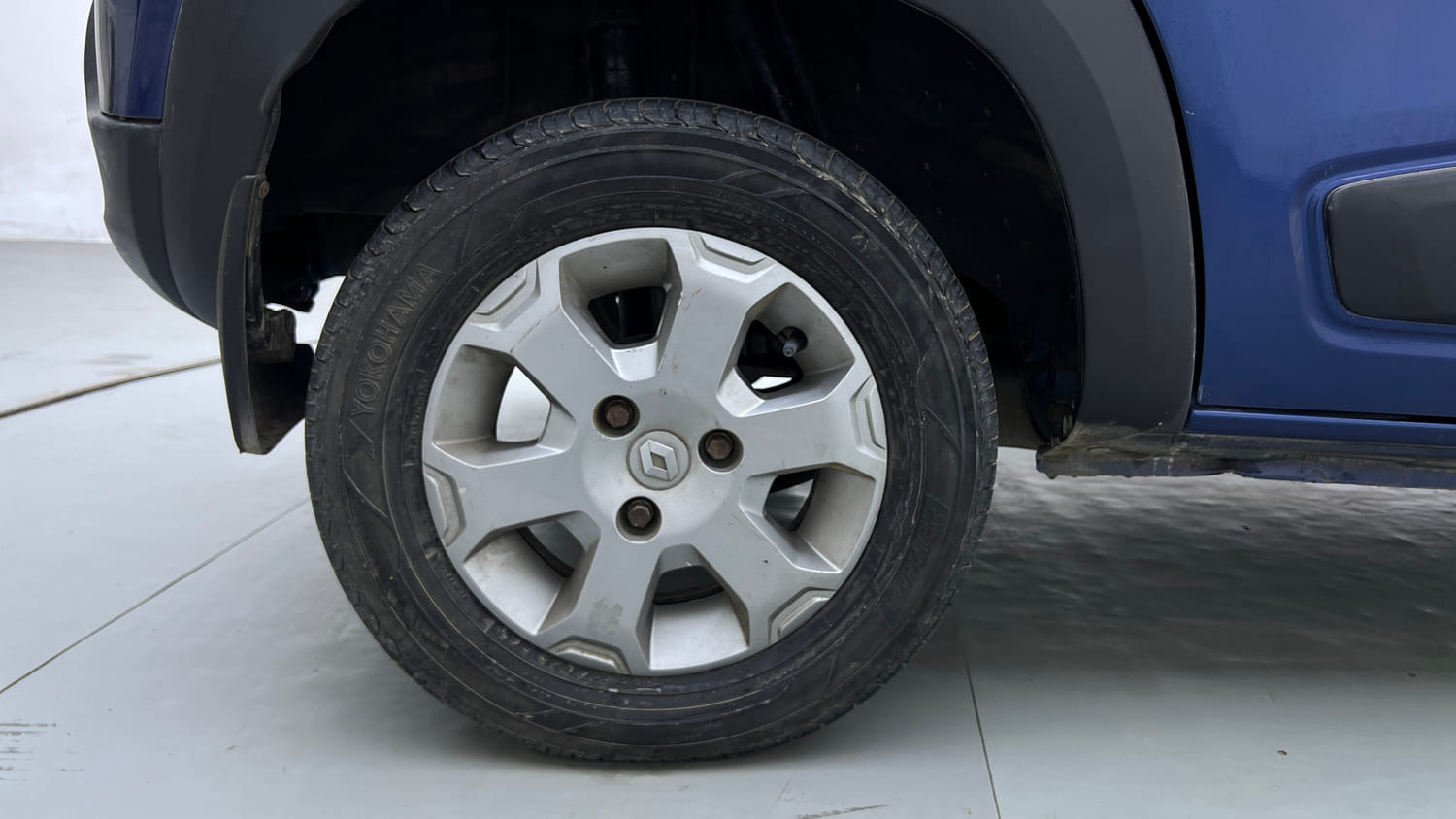 Used 2018 Renault Kwid CLIMBER 1.0 AMT Petrol Automatic tyres RIGHT REAR TYRE RIM VIEW