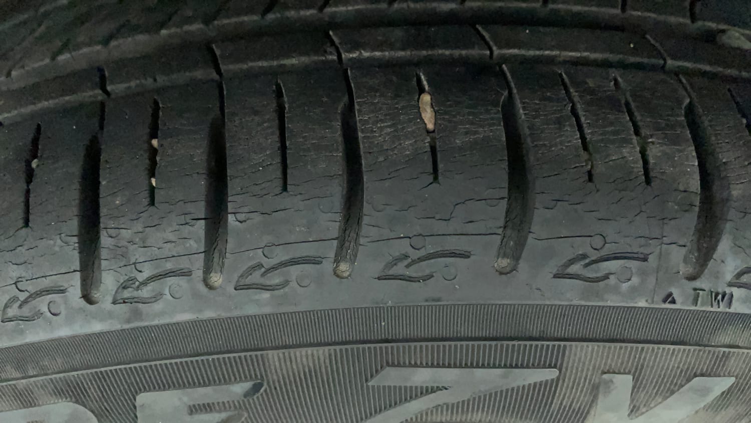 Used 2023 Hyundai Grand i10 Nios Sportz 1.2 Kappa VTVT CNG Cng Manual tyres LEFT FRONT TYRE TREAD VIEW
