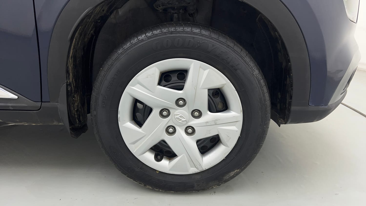 Used 2021 Hyundai Venue S Plus 1.2 Petrol Petrol Manual tyres RIGHT FRONT TYRE RIM VIEW
