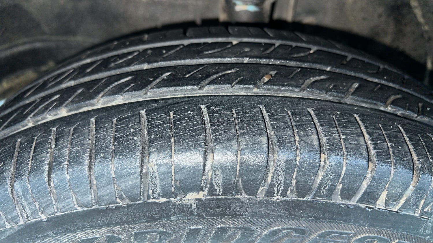 Used 2013 Maruti Suzuki Wagon R VXI Petrol Manual tyres LEFT FRONT TYRE TREAD VIEW