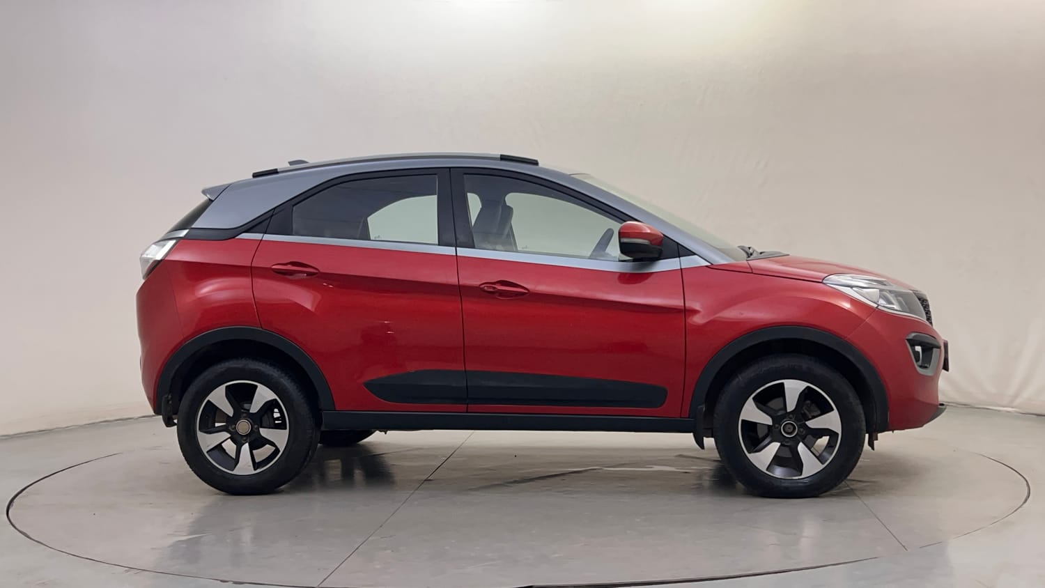 Used 2017 Tata Nexon XZ Plus Diesel Dual Tone Diesel Manual exterior RIGHT SIDE VIEW