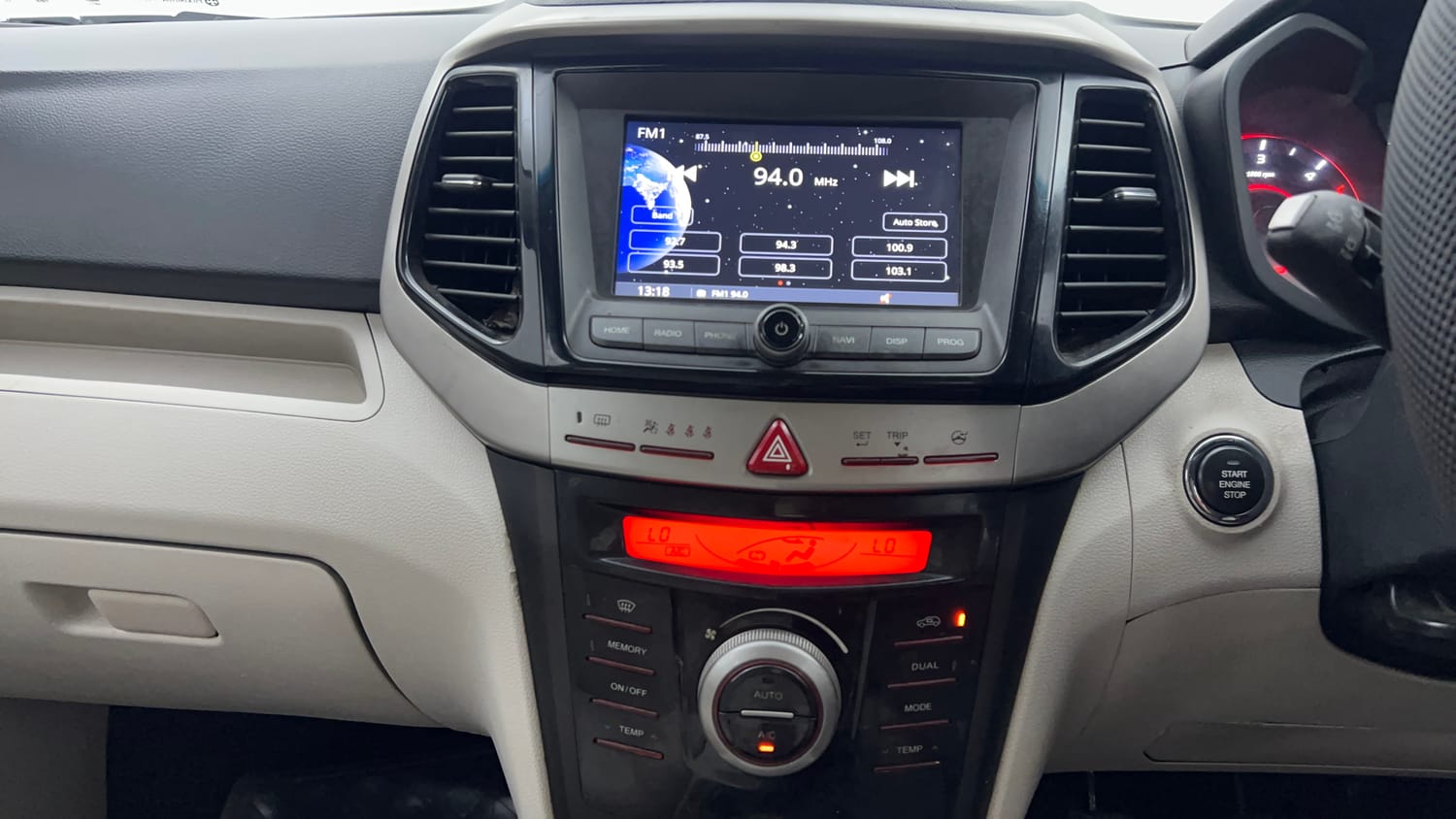 Used 2019 Mahindra XUV 300 1.5 W8 (O) Diesel Manual interior MUSIC SYSTEM & AC CONTROL VIEW